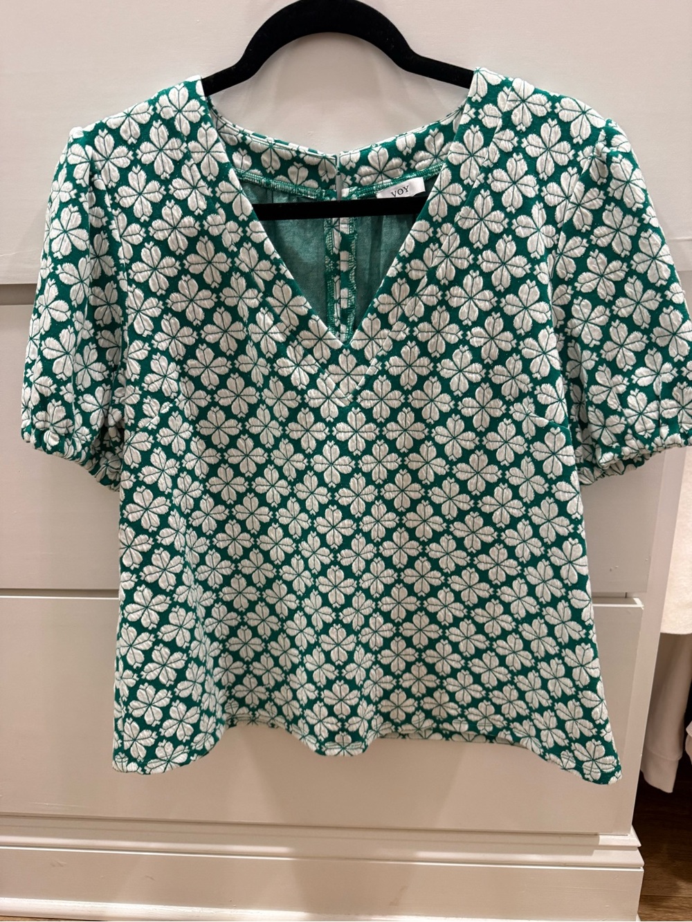 Vineyard Vines Green Floral Split V‑Neck Blouse